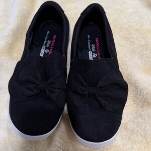 Skechers womens Black Bow Slip-On Sneakers